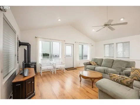 441 King Street Yachats OR 97498