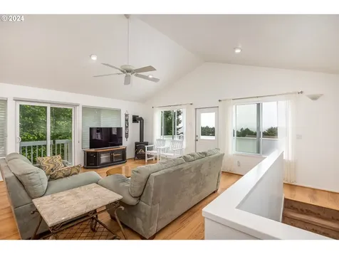 441 King Street Yachats OR 97498
