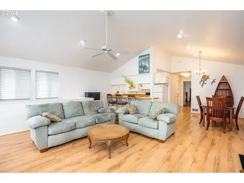 441 King Street Yachats OR 97498