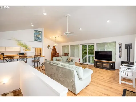 441 King Street Yachats OR 97498