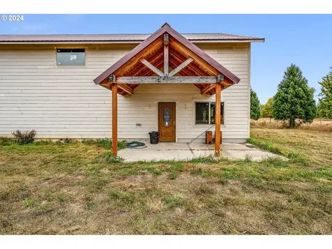 143 Smokey Valley Road Toledo WA 98591