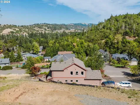 233 Winchester Creek Avenue Winchester OR 97495