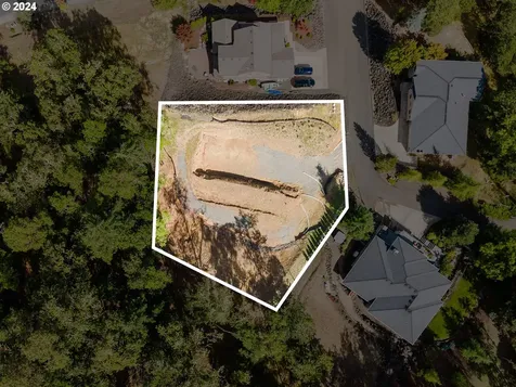 233 Winchester Creek Avenue Winchester OR 97495