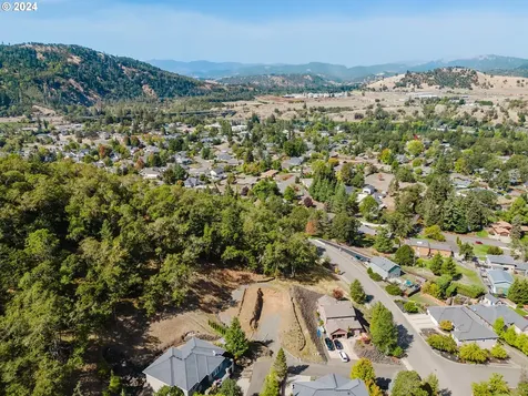 233 Winchester Creek Avenue Winchester OR 97495