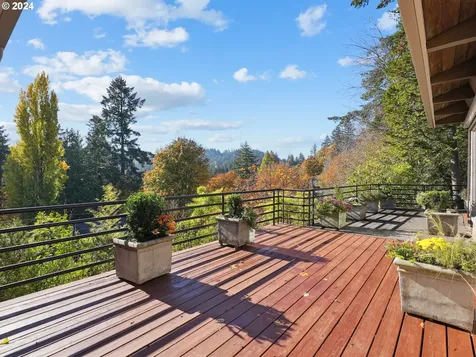 1540 SW Elizabeth Court Portland OR 97201