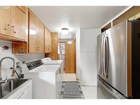 970 Kalmia Street Junction City OR 97448