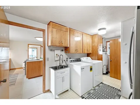 970 Kalmia Street Junction City OR 97448