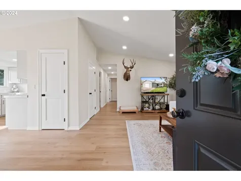 408 Eckerd Avenue Molalla OR 97038