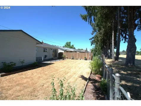 990 Astor Way Woodburn OR 97071