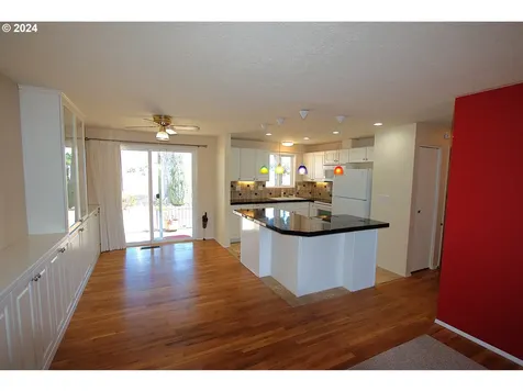 990 Astor Way Woodburn OR 97071