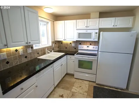 990 Astor Way Woodburn OR 97071