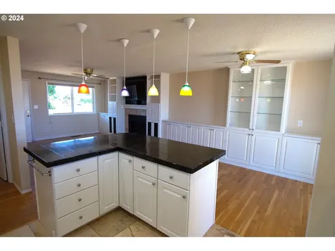 990 Astor Way Woodburn OR 97071