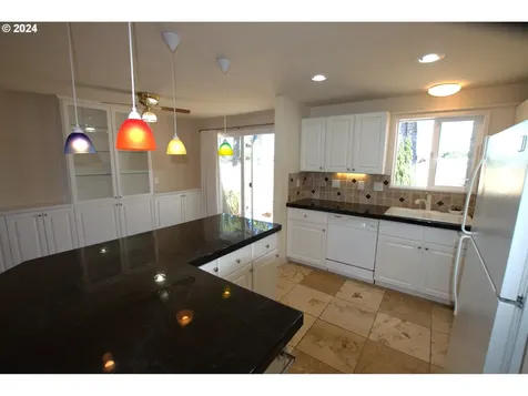 990 Astor Way Woodburn OR 97071