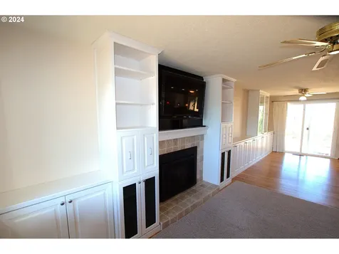 990 Astor Way Woodburn OR 97071
