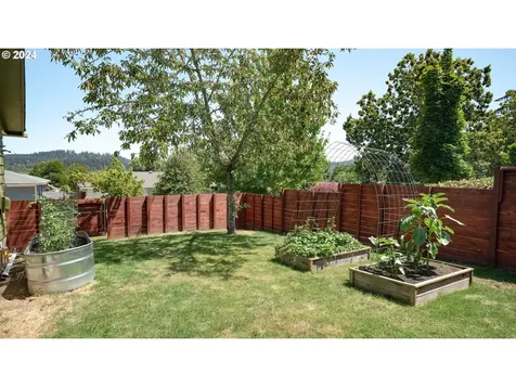 2470 Mcmillan Street Eugene OR 97405