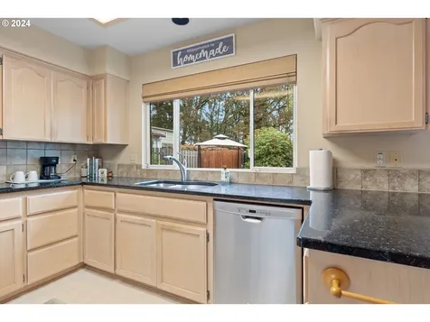 3380 NE Sunburst Avenue Hillsboro OR 97124