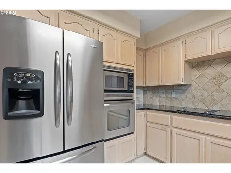 3380 NE Sunburst Avenue Hillsboro OR 97124