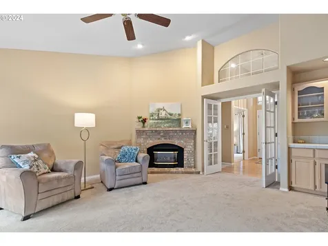 3380 NE Sunburst Avenue Hillsboro OR 97124