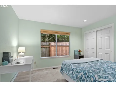 3380 NE Sunburst Avenue Hillsboro OR 97124