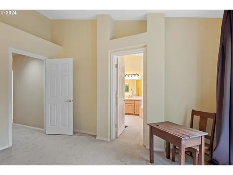 3380 NE Sunburst Avenue Hillsboro OR 97124