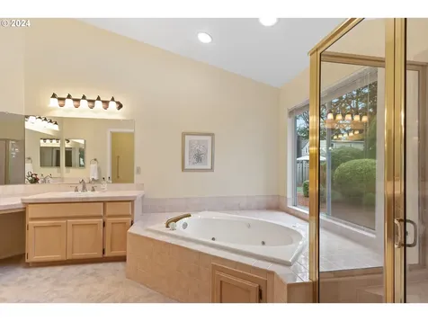 3380 NE Sunburst Avenue Hillsboro OR 97124