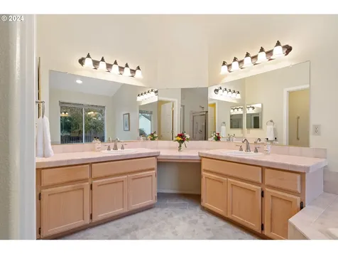 3380 NE Sunburst Avenue Hillsboro OR 97124