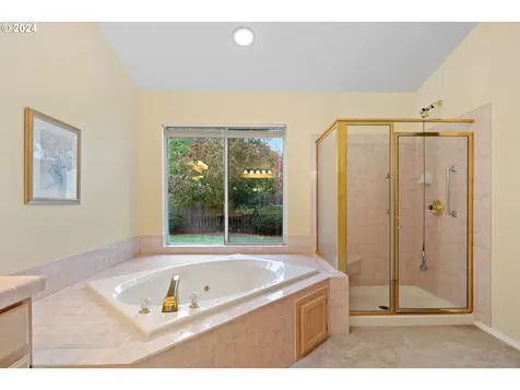 3380 NE Sunburst Avenue Hillsboro OR 97124