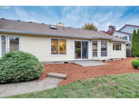 3380 NE Sunburst Avenue Hillsboro OR 97124