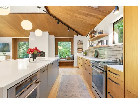 9468 Sw 62nd Drive Portland OR 97219