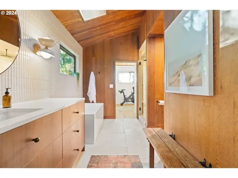 9468 Sw 62nd Drive Portland OR 97219