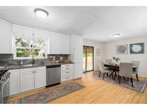 16001 Ne Morris Court Portland OR 97230