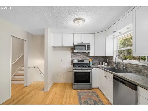 16001 Ne Morris Court Portland OR 97230