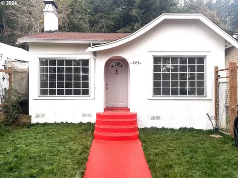 844 8th Terrace Coos Bay OR 97420