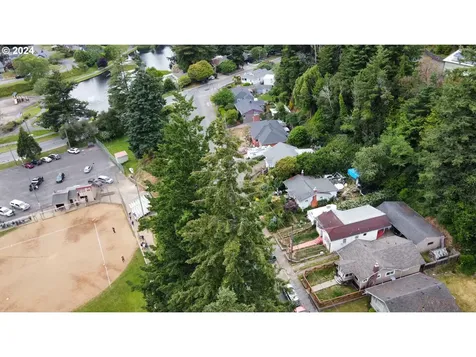 844 8th Terrace Coos Bay OR 97420