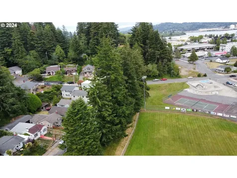 844 8th Terrace Coos Bay OR 97420