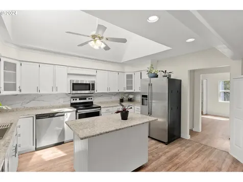 72523 Apiary Road Rainier OR 97048