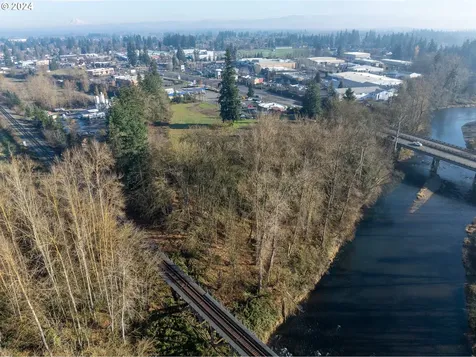 1198 SW 1st Avenue Canby OR 97013