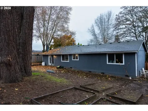 1047 SE Fir Grove Loop Hillsboro OR 97123