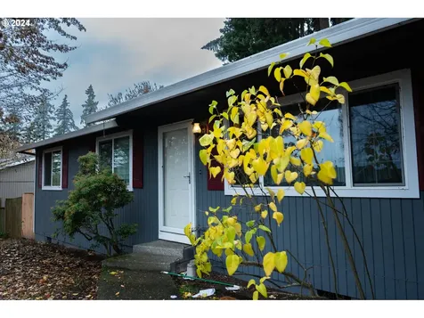 1047 SE Fir Grove Loop Hillsboro OR 97123