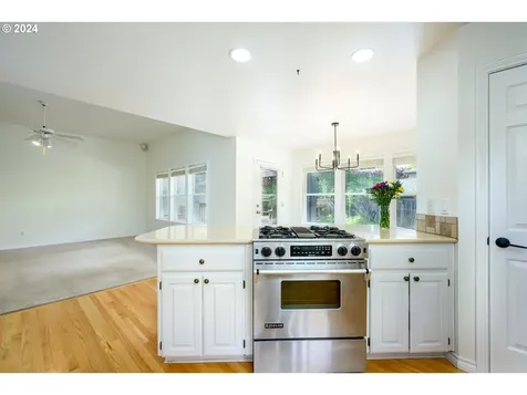 1915 Nw Wallace Road Mcminnville OR 97128