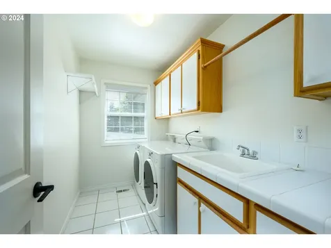 1915 Nw Wallace Road Mcminnville OR 97128