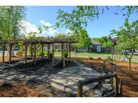 1915 Nw Wallace Road Mcminnville OR 97128