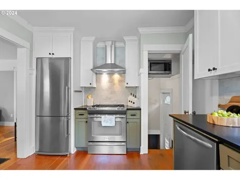 6552 NE 6th Avenue Portland OR 97211