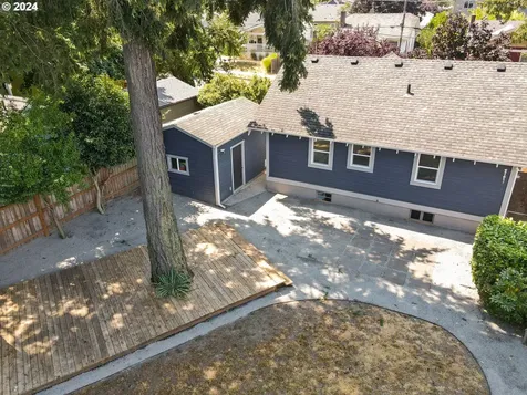 6552 NE 6th Avenue Portland OR 97211