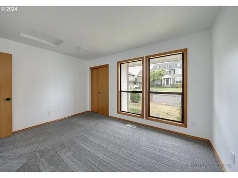 570 Ne 24th Street Gresham OR 97030