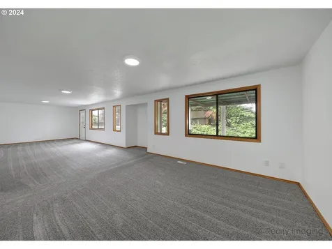 570 Ne 24th Street Gresham OR 97030