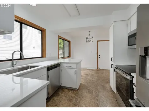 570 Ne 24th Street Gresham OR 97030