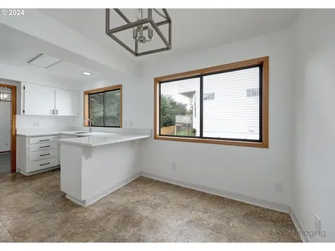 570 Ne 24th Street Gresham OR 97030