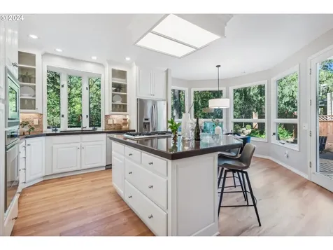 15459 Village Drive Lake Oswego OR 97034