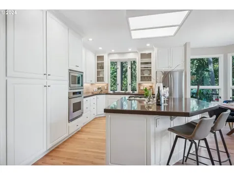 15459 Village Drive Lake Oswego OR 97034